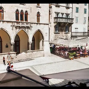 Old Square Appartement Split